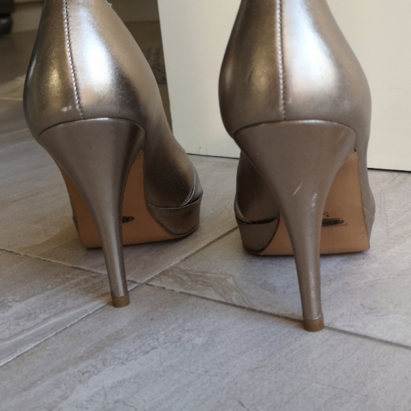 Leather gold and silver peep-toe pumps - Picture 15 of 16